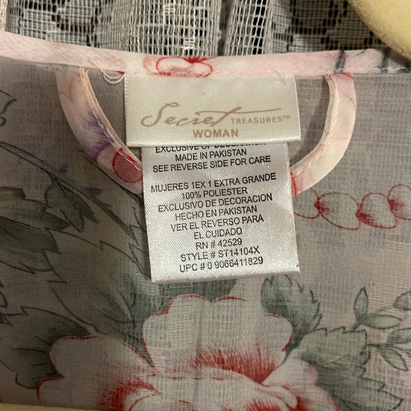 Secret Treasures Sheer Robe with Roses - Picture 2 of 4